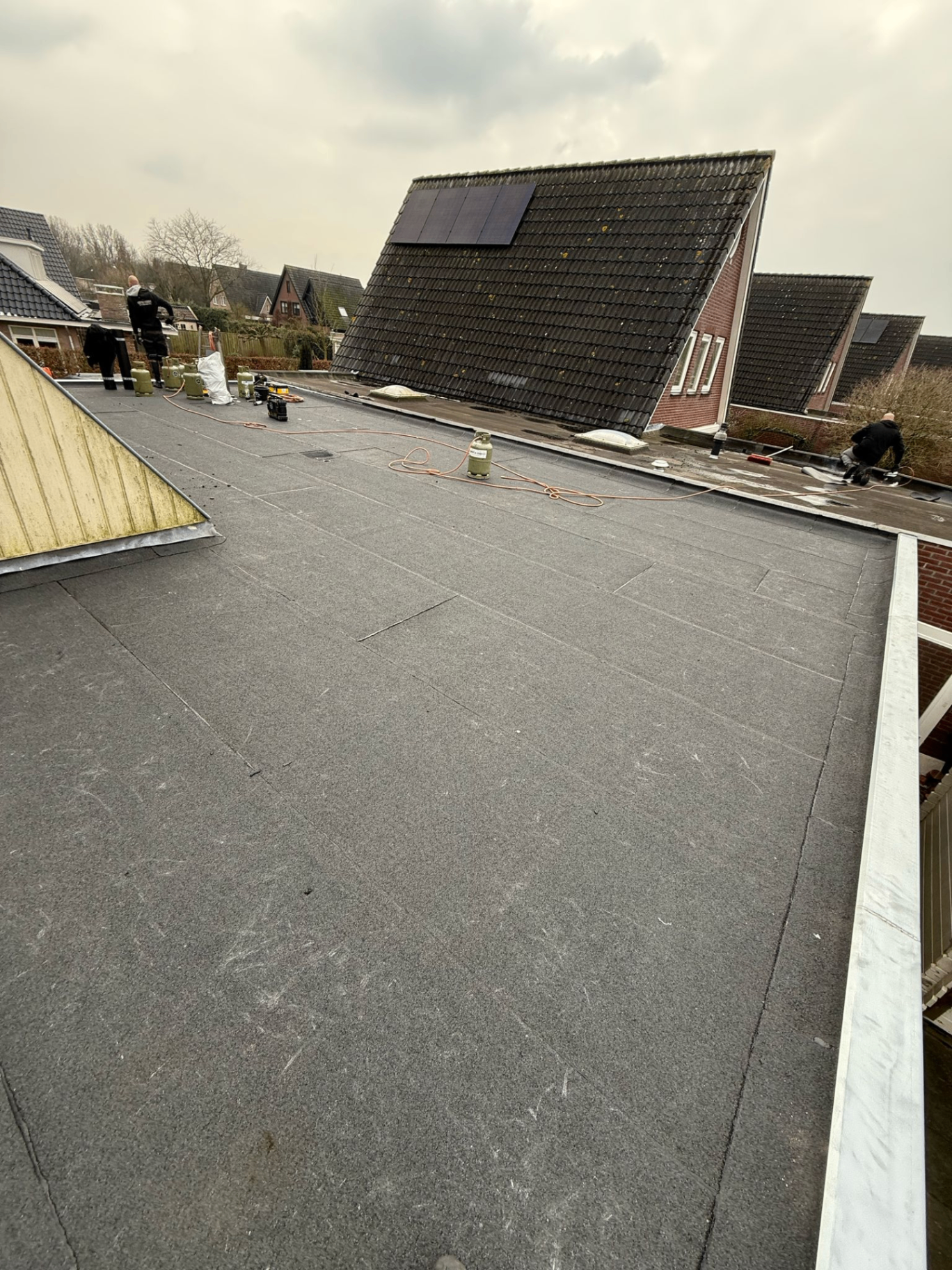 Plat dak vernieuwd in Almelo
